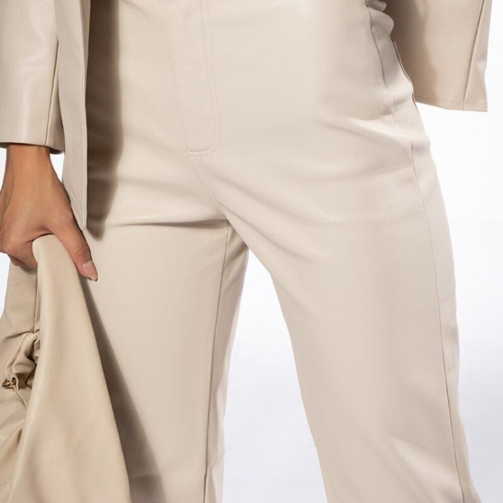 NWT Akira Vegan Leather Straight Leg Pants (Ivory) Size 5 - Picture 6 of 8